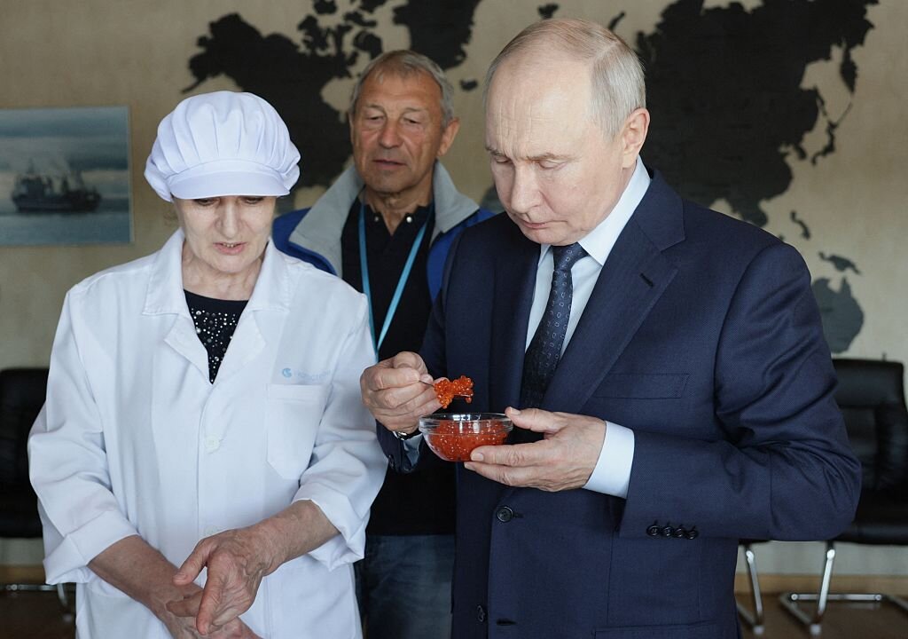 japan-protests-as-putin-visits-disputed-islands