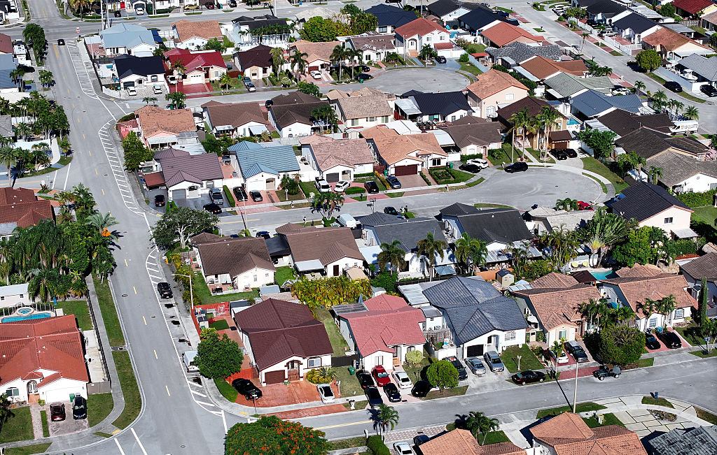 us-housing-market-moves-further-in-buyers’-territory-as-demand-hits-record-low:-report