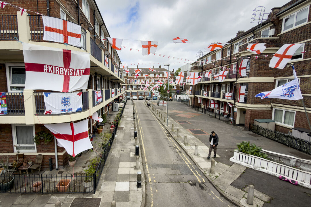 sunshine,-soccer-give-uk-economy-summertime-spur