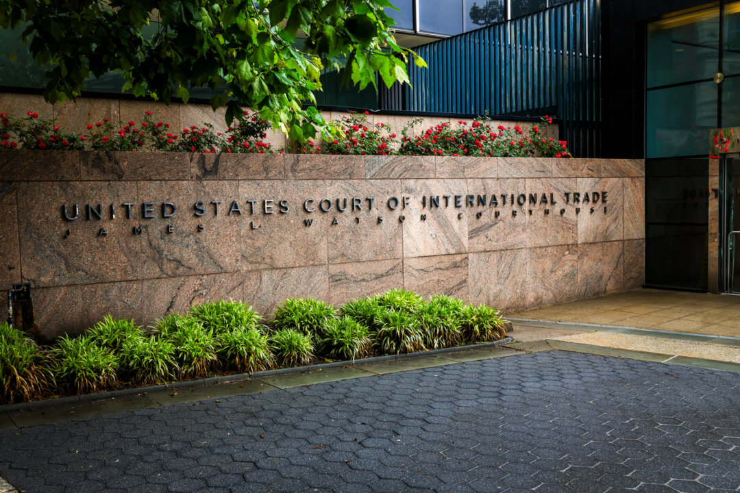trade-court-upholds-trump’s-shutdown-of-$800-de-minimis-duty-exemption