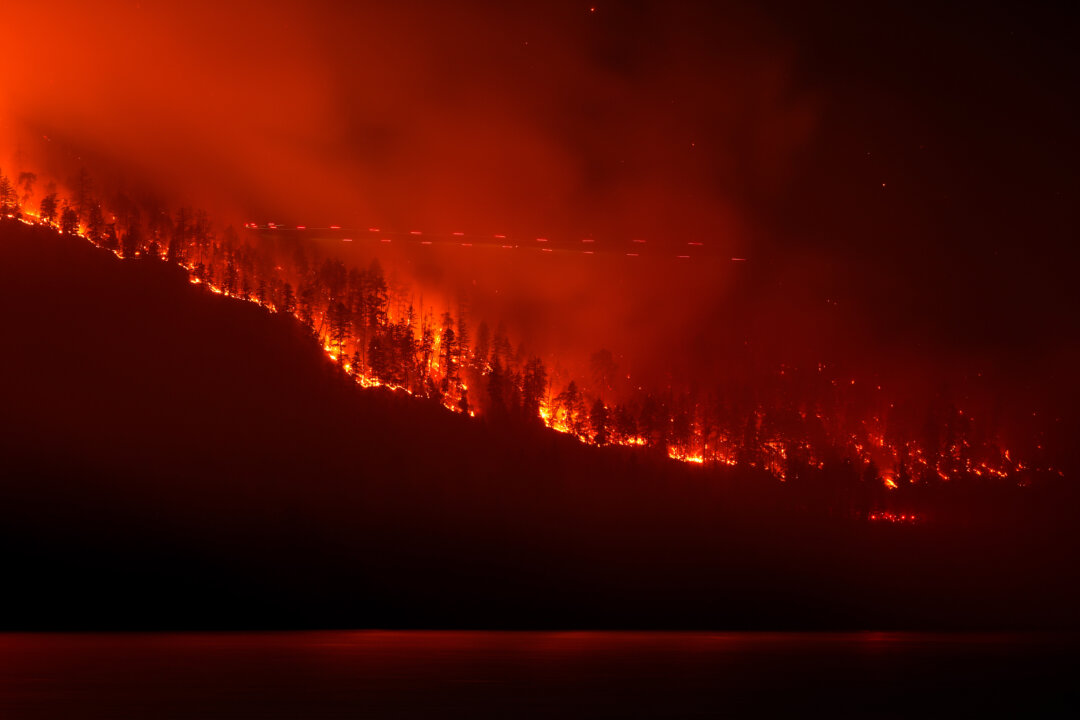 highway-reopens-through-summerland-in-bc-wildfire-evacuation-zone