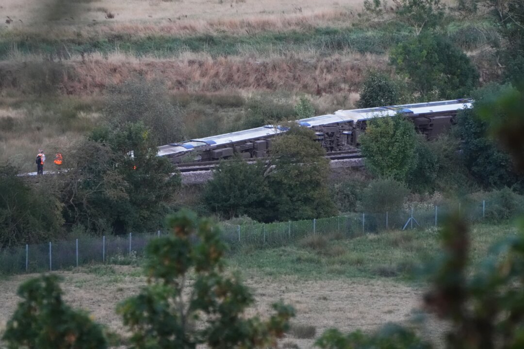 passenger-train-derails-and-11-people-injured-after-carriages-overturn-in-southern-england