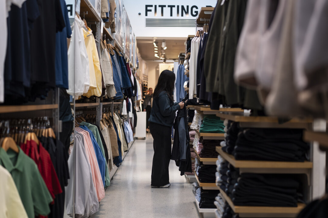 shoppers-close-their-wallets-in-july-as-us-retail-sales-unexpectedly-fall