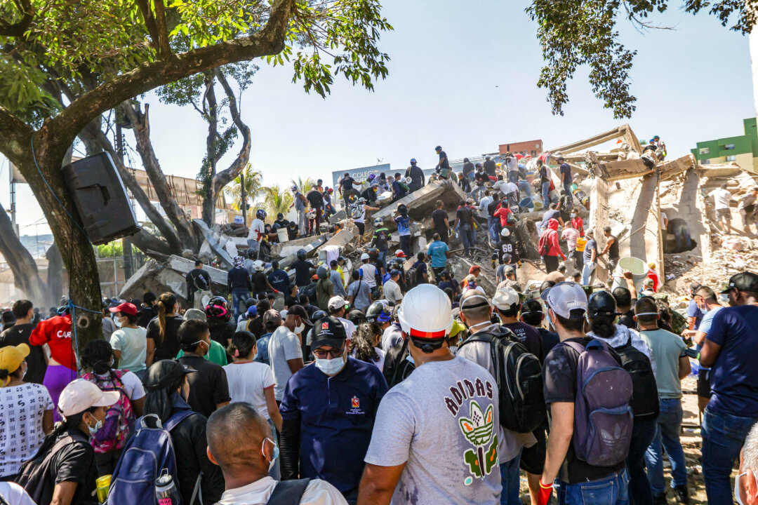 live-now:-rescuers-continue-search-at-collapsed-hotel-after-colombia-earthquake