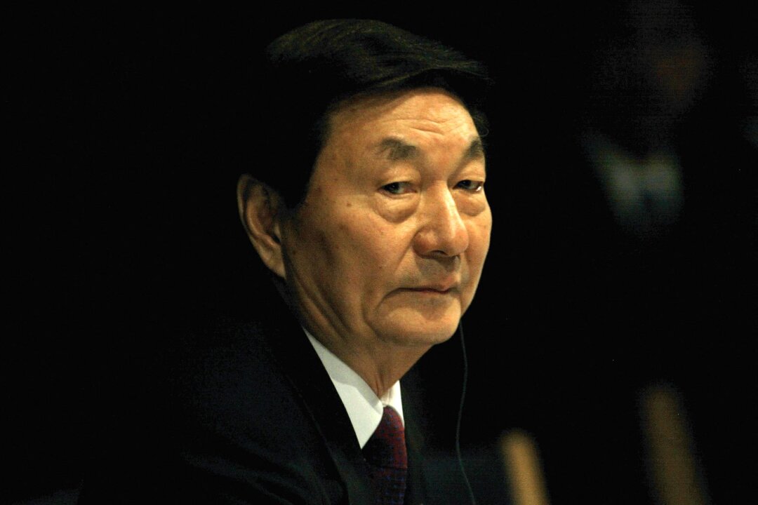 chinese-authorities-restrict-public-mourning-for-former-premier-zhu-rongji