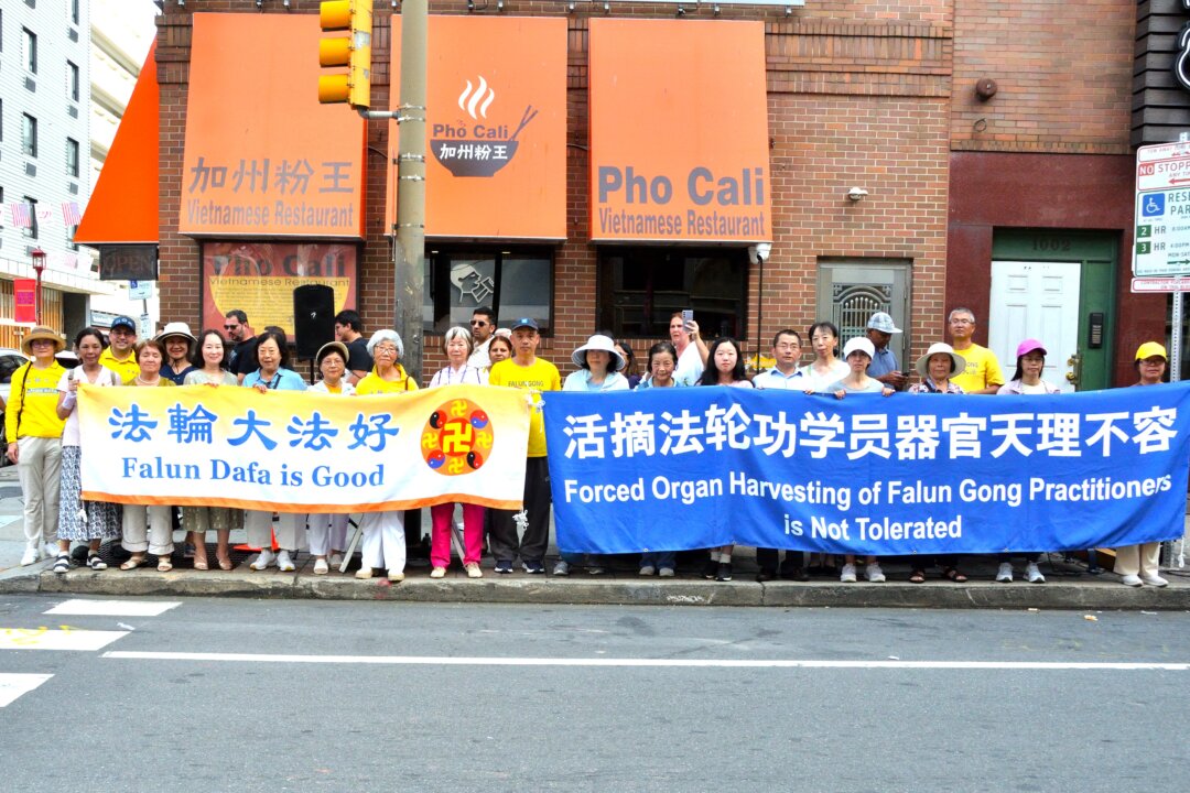philadelphia-rallygoers-urge-us-senate-to-pass-bill-targeting-forced-organ-harvesting-in-china