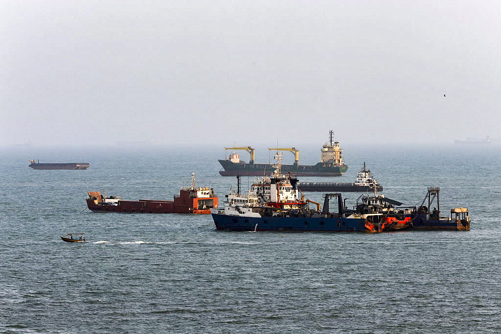 ship-hit-in-strait-of-hormuz-as-turkey-pushes-us-iran-talks