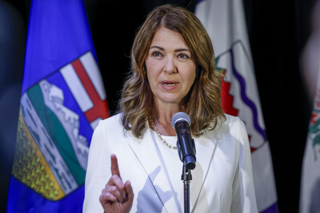 alberta-premier-calls-on-ottawa-to-respect-province’s-dual-practice-health-care system