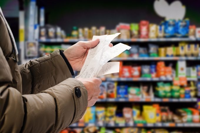 more-than-half-of-canadians-struggling-to-meet-financial-commitments:-federal-memo