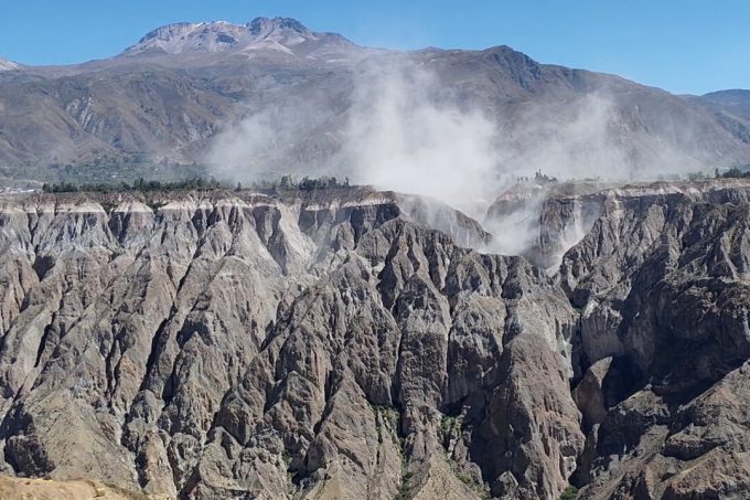 magnitude-6.7-earthquake-shakes-peru’s-southern-andes,-injuring-at-least-2-and-damaging-homes