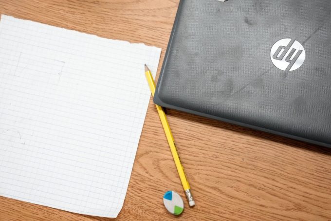 screen-based-learning-hurting-student-outcomes,-attention:-report