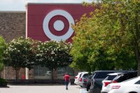retailers-see-mixed-sales-as-consumers-tighten,-not-retreat
