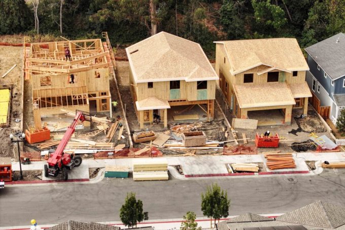 us-new-home-sales-slide-in-july-despite-lower-prices