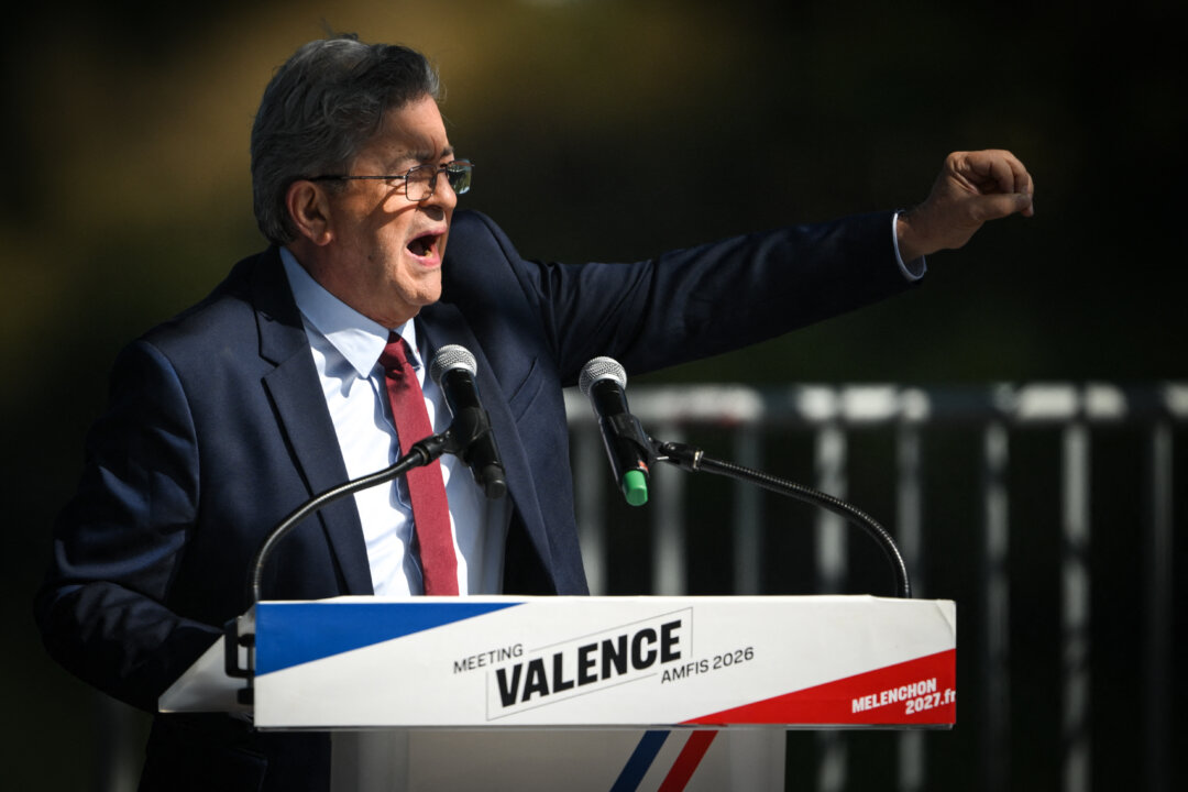far-left-leader-melenchon-closes-in-on-french-presidential-runoff,-new-poll-finds