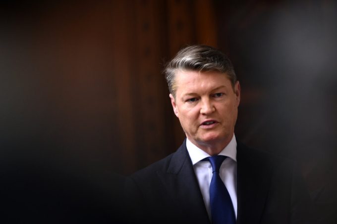 victorian-government-to-cut-140-executive-roles-in-government-in-a-bid-to-save-$100-million