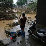 record-flooding-leaves-guangxi-residents-stranded-without-food,-water,-power