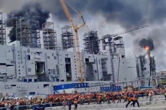 6-chinese-workers-killed,-9-missing-in-massive-russia-chemical-plant-fire