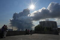 fire-destroys-wildberries-warehouse-after-ukrainian-drone-attack,-say-russian-authorities