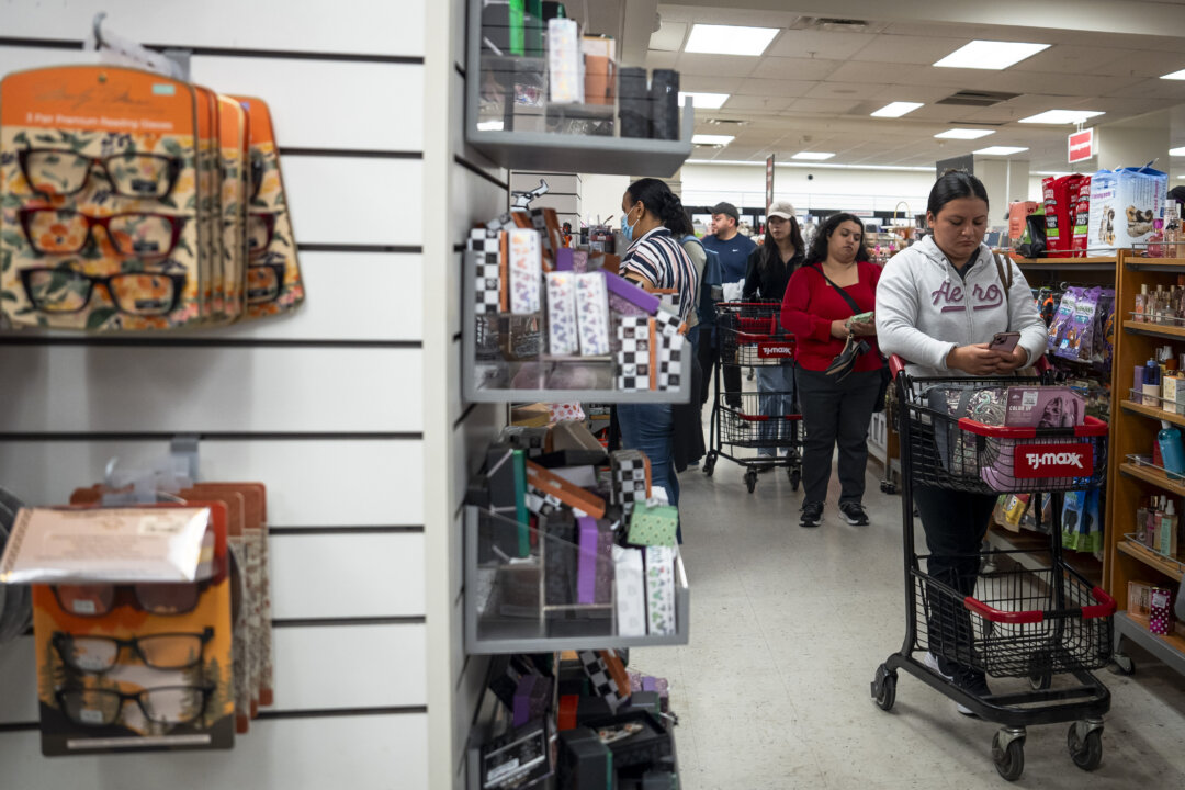 fed’s-go-to-inflation-measure-holds-steady-at-3.7-percent-in-july