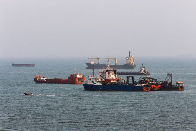 trump-says-oil-shipping-through-strait-of-hormuz-is-‘functioning’