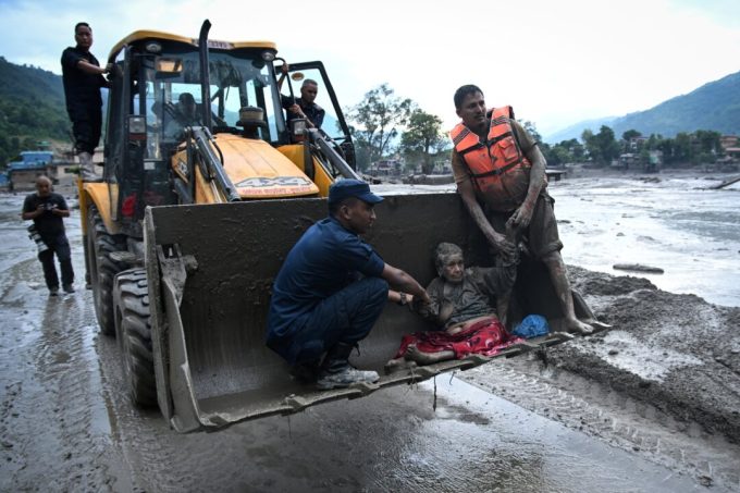 34-australians-missing-in-nepal-tibet-flash-floods