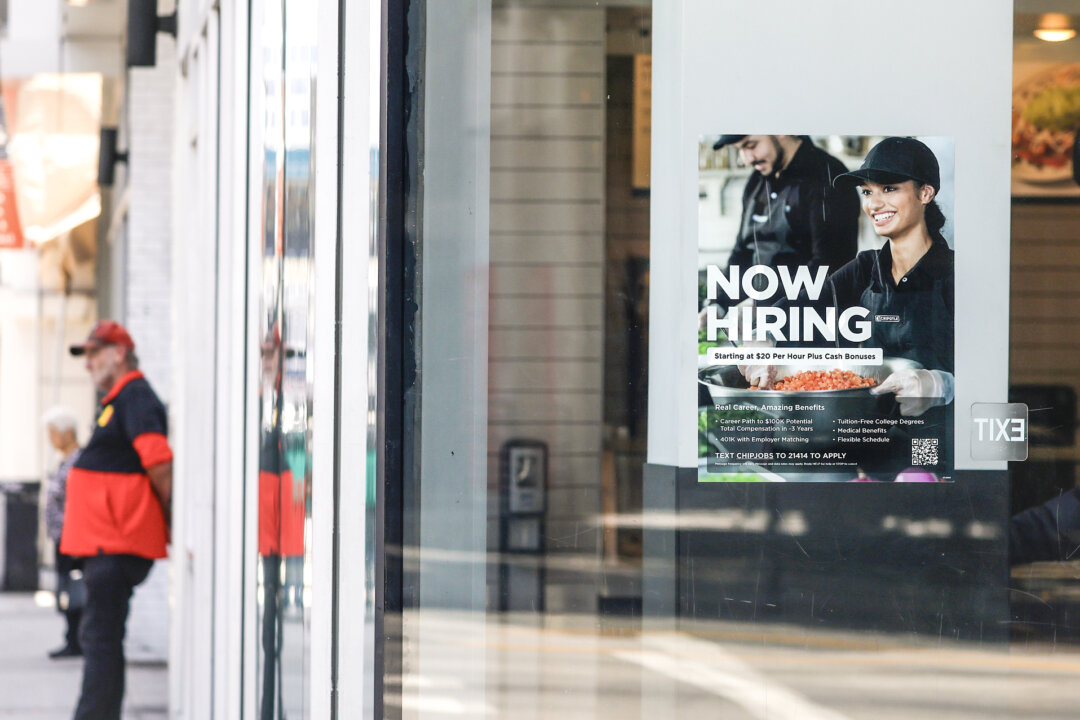 us-unemployment-claims-drop-ahead-of-annual-payroll-revisions