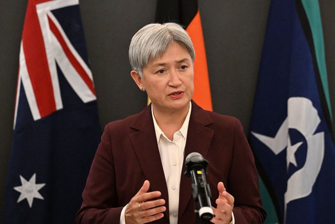 wong-defends-refugee-intake-as-pm-pledges-not-to-touch-20,000-quota