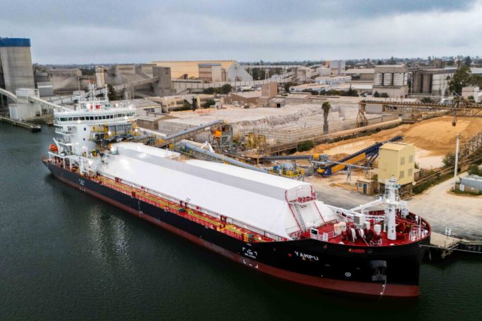 australia-launches-world’s-1st-battery-powered-self-unloading-bulk-carrier
