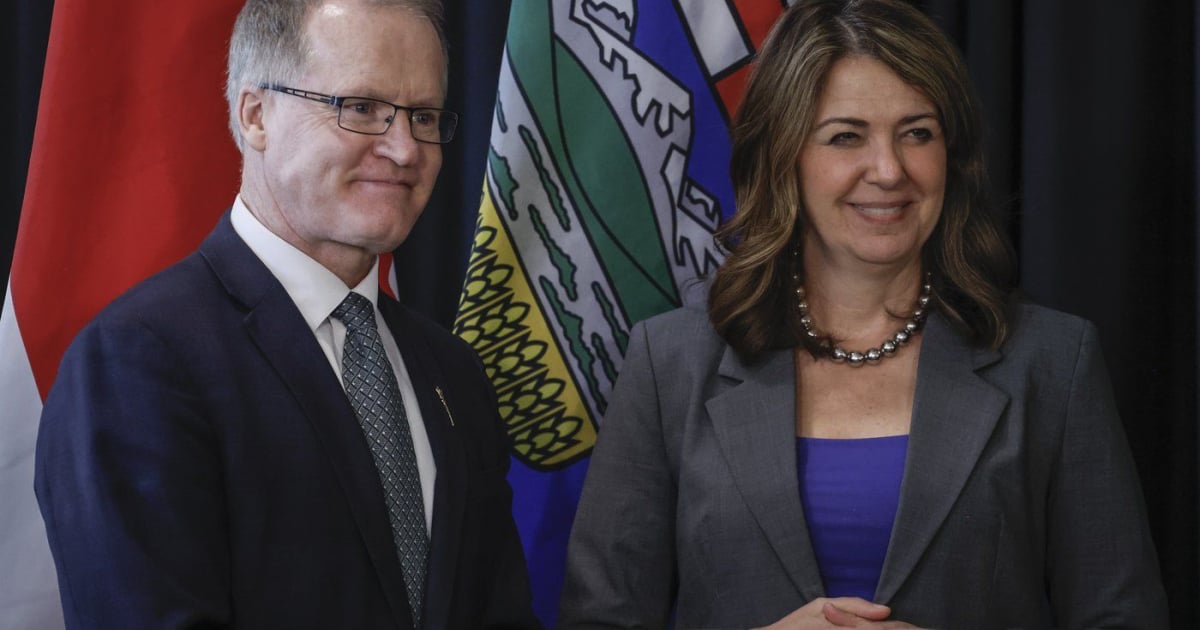 alberta-government-touts-the-oct.-1-launch-of-$14-solar-panel-recycling-fee,-landfill-ban