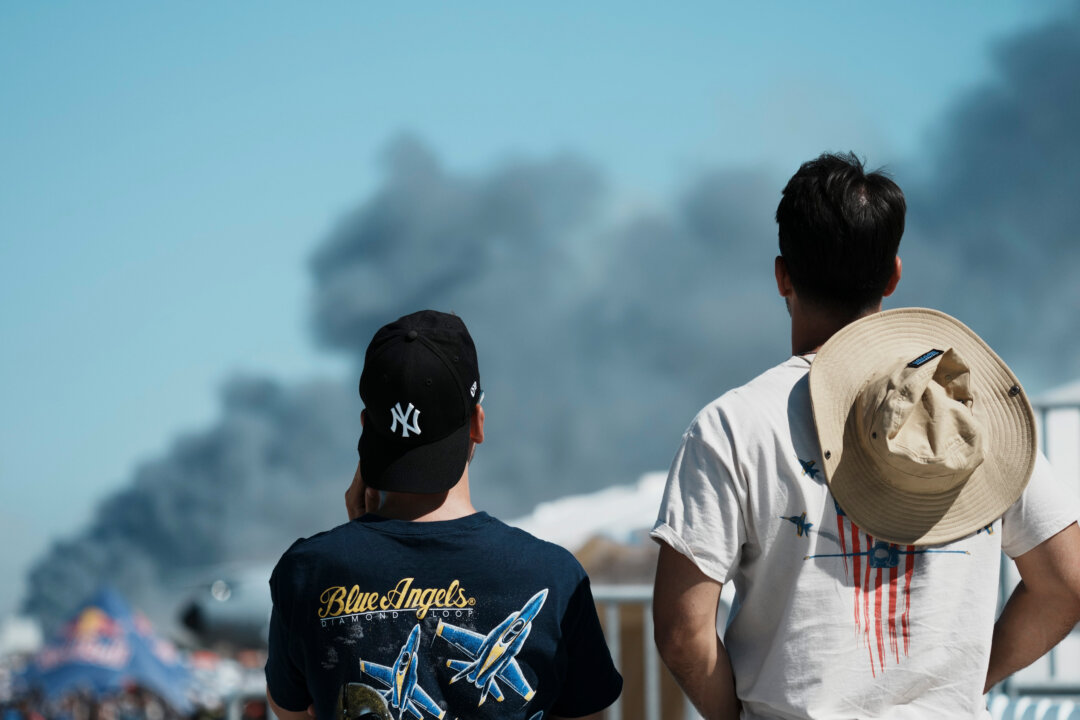 greek-air-force-jet-crashes-at-annual-aerial-show,-kills-2-pilots-and-starts-fire