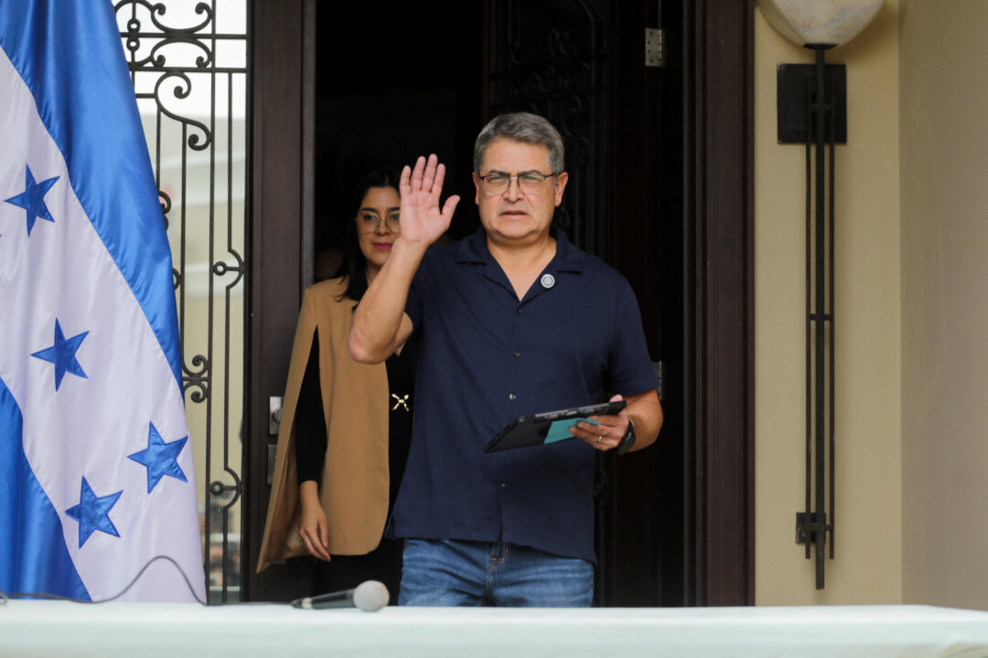 honduran-court-drops-fraud,-money-laundering-case-against-former-president