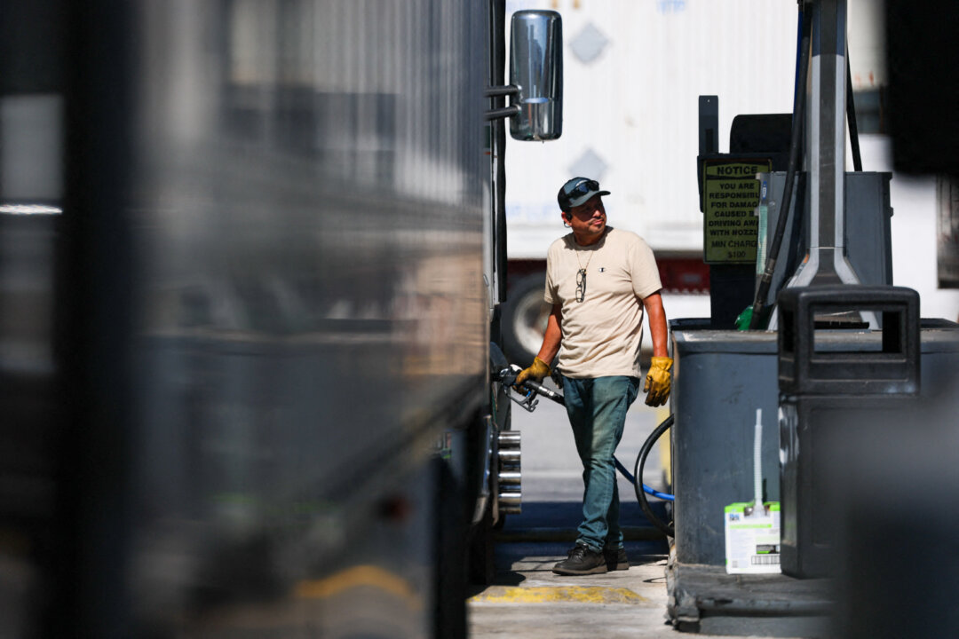 us-diesel-prices-hit-record-high-as-global-supply-crunch-deepens