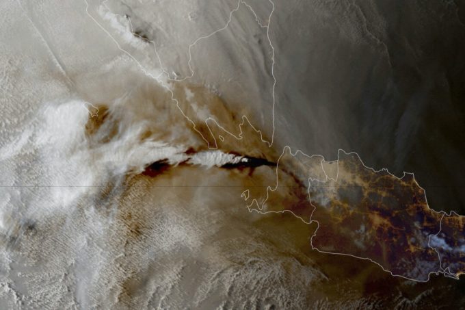 indonesia’s-anak-krakatau-eruption-halts-flights,-schools,-fishing