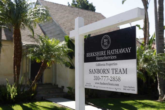 us-home-delistings-decline-as-sellers-become-more-willing-to-make-deals