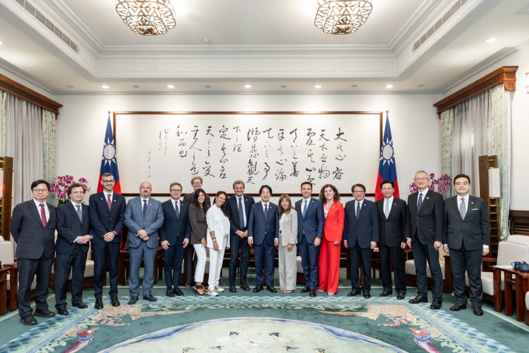 italy’s-largest-parliamentary-delegation-visits-taiwan-amid-eu-semiconductor-talks