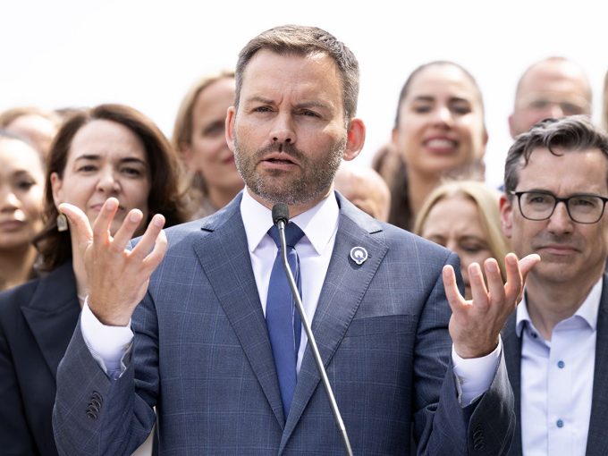 chris-selley:-quebec-cannot-afford-this-anti-anglo-decadence