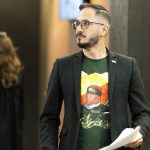 terry-newman:-accused-in-israeli-flag-burning-wears-hamas-shirt-to-court-in-montreal