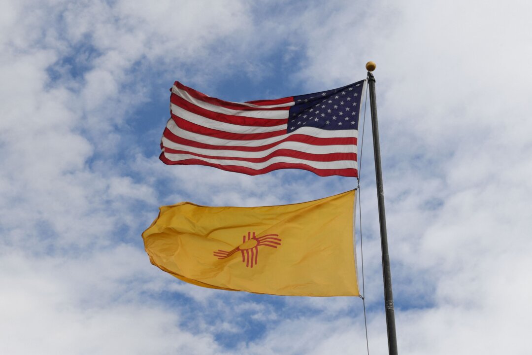 trump-floats-support-for-renaming-new-mexico-‘new-america’
