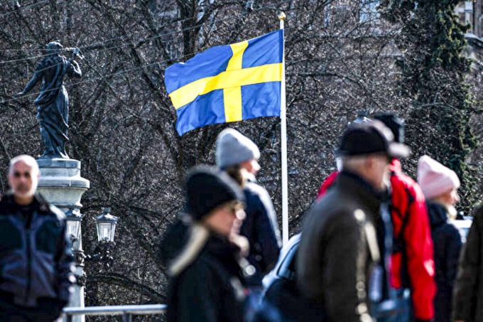 sweden-signs-deal-to-buy-4-frigates-from-france,-deepen-defense-cooperation
