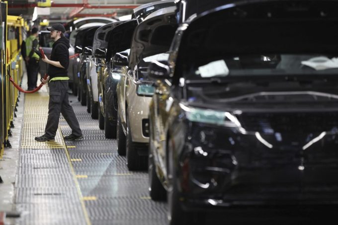 uk-auto-manufacturer-jaguar-land-rover-shedding-4,000-jobs