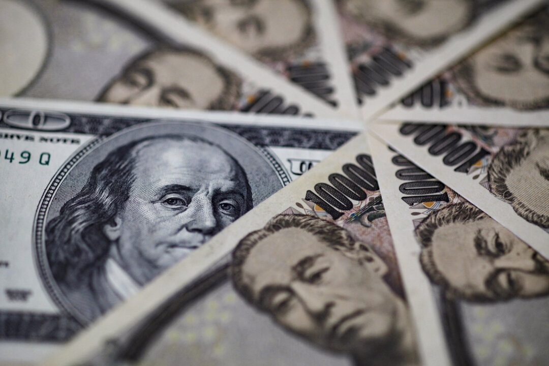 japanese-yen-strengthens-sharply-as-markets-monitor-possible-intervention