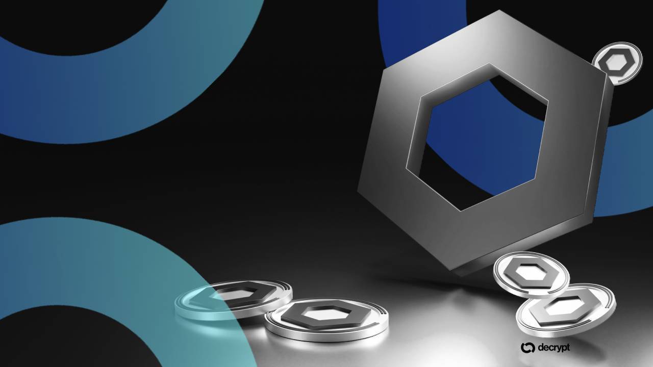 bitcoin-starts-the-week-flat,-but-chainlink-is-flying—here’s-why