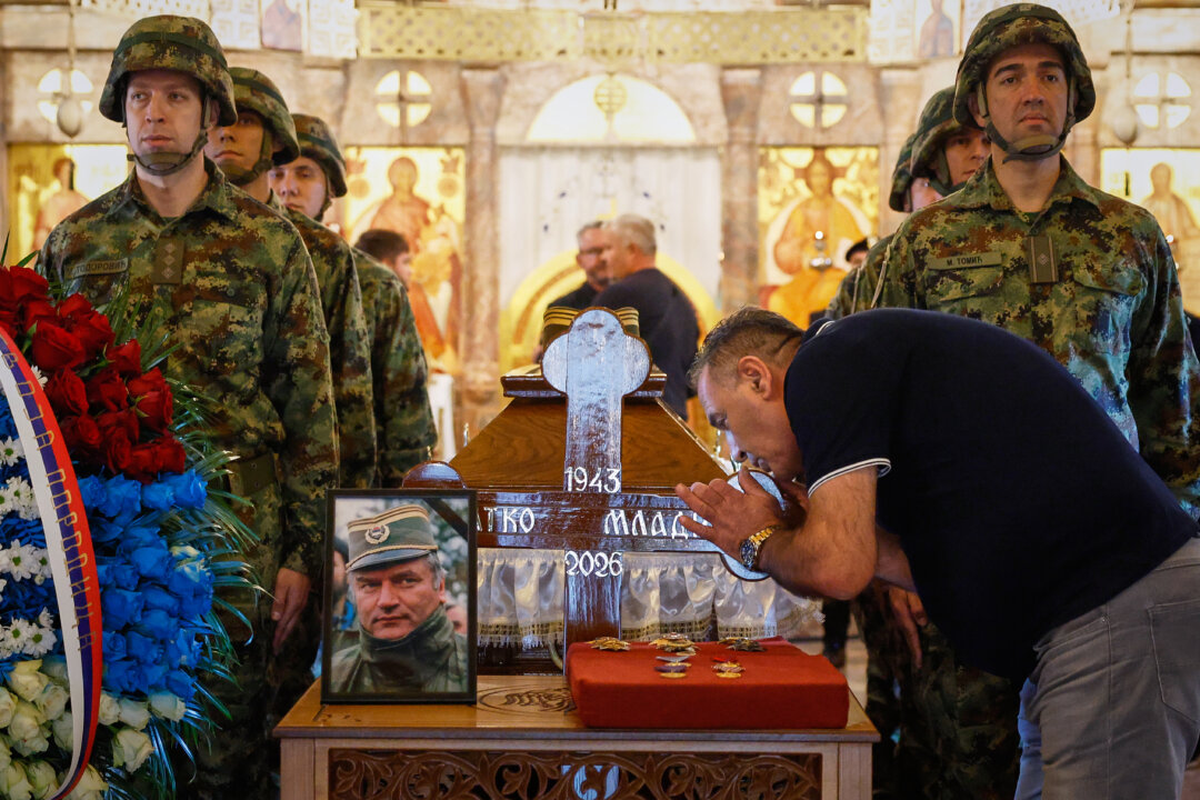 eu-criticizes-‘glorification’-of-war-criminal-after-serbia-gives-mladic-a-hero’s-funeral