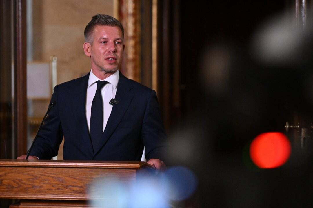 hungary-expels-10-russian-diplomats