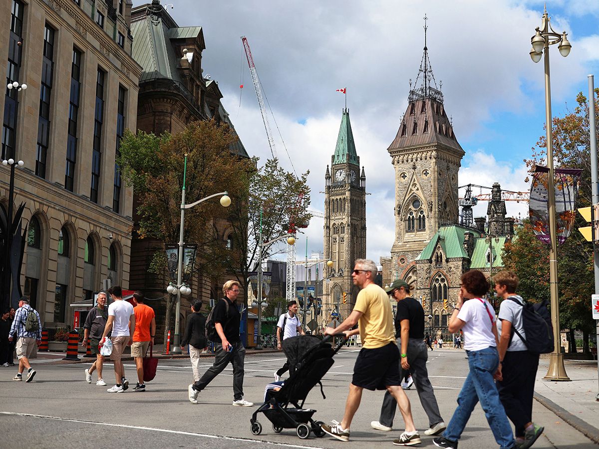 canadians-support-hard-line-against-us.,-but-don’t-want-to-pay-for-it