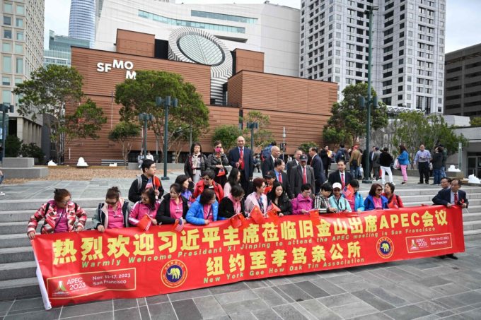 free-flights-and-free-hotels:-recruiters-line-up-crowds-to-welcome-xi-in-washington