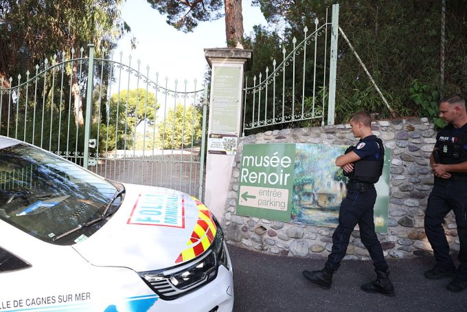 thieves-steal-2-renoir-paintings-from-french-riviera-museum,-drop-2-more