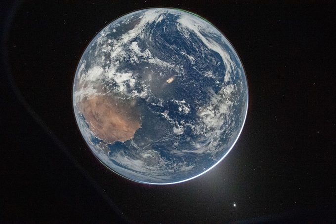 australia-warned-it-needs-to-prepare-for-a-new-battlefront:-space