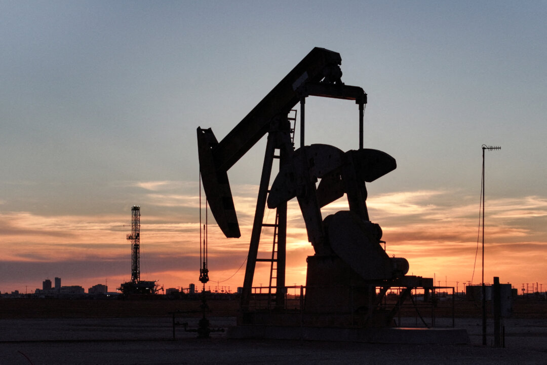 oil-rises-more-than-2-percent-following-houthi-attacks-on-saudi-arabia,-pipeline-shutdown