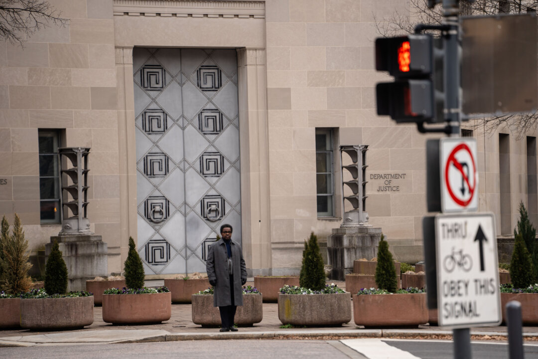 chinese-woman-admits-to-gathering-intelligence-in-us-for-beijing:-fbi